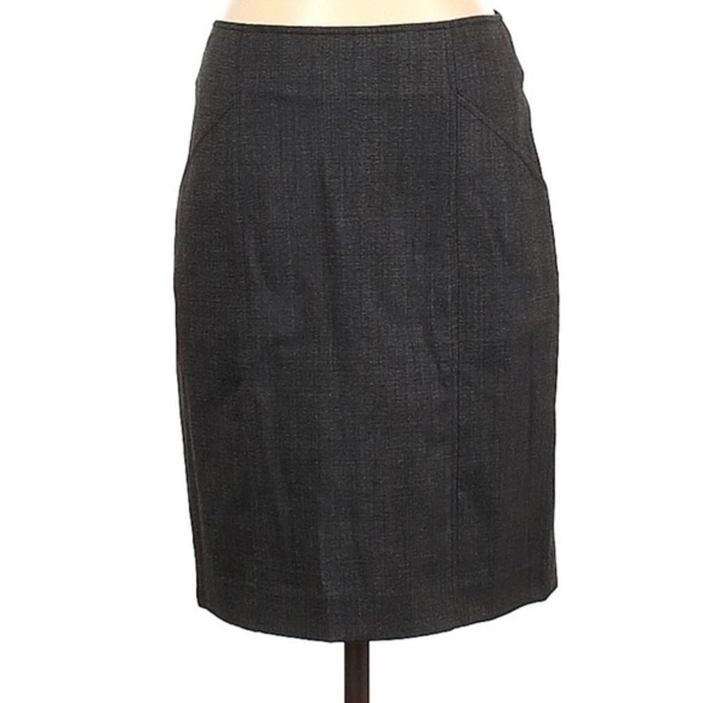 Theory
Size 4 Casual Skirt